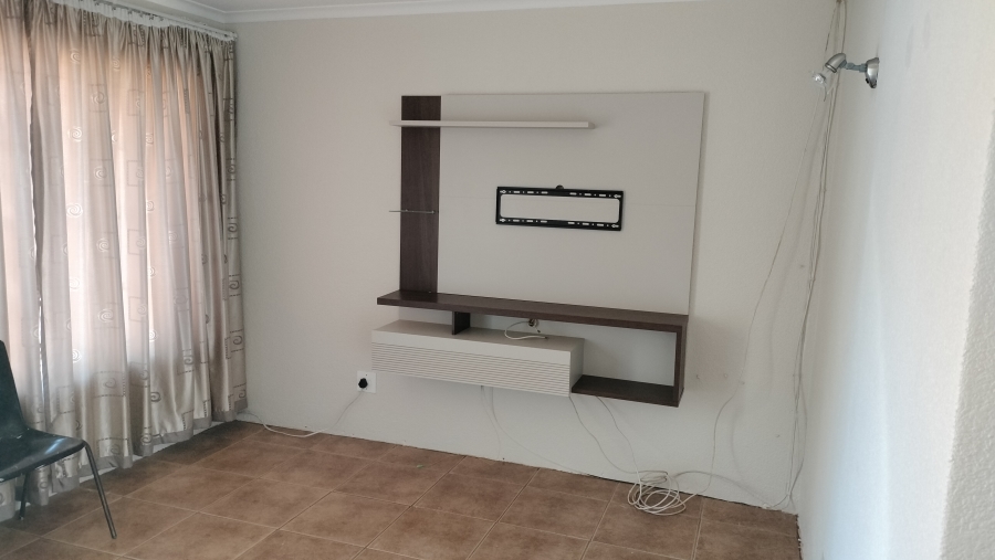 To Let 3 Bedroom Property for Rent in Tlhabane West North West